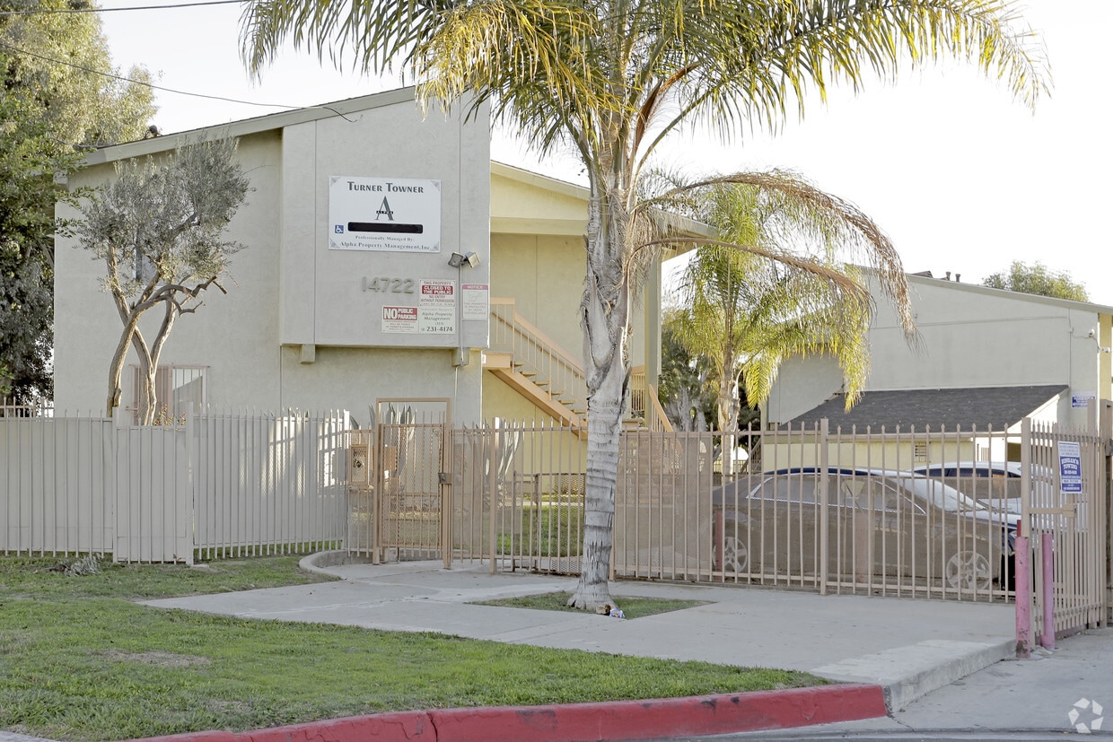 Turner Towner Apartments in Gardena, CA