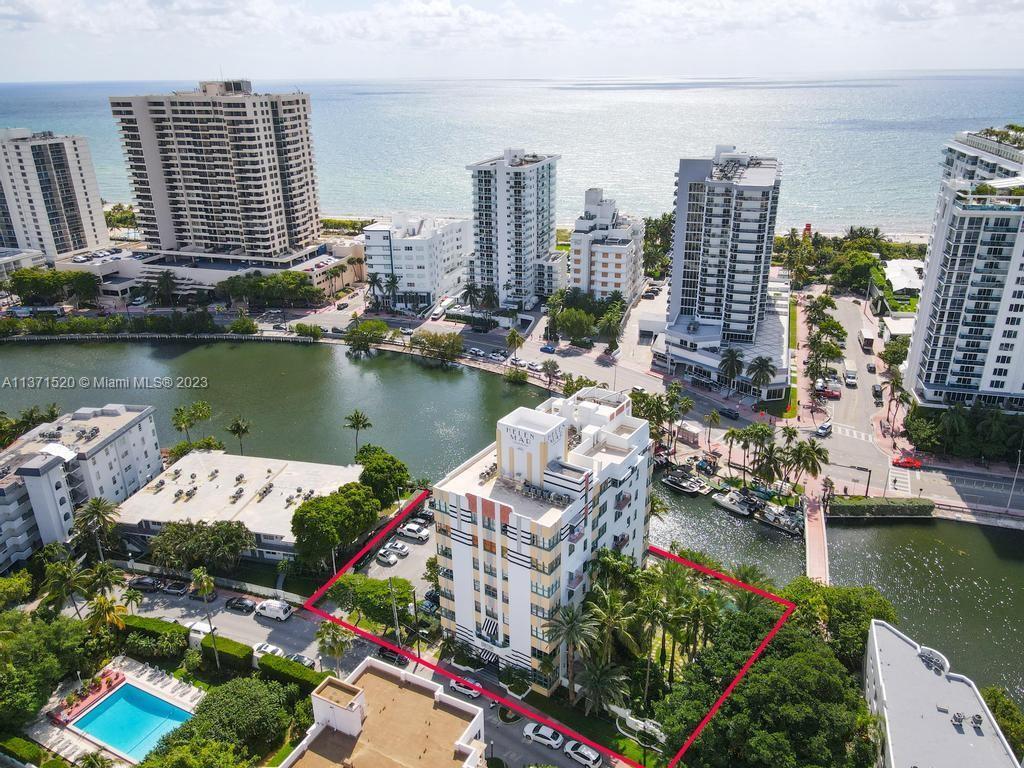 Foto principal - 2421 Lake Pancoast Dr