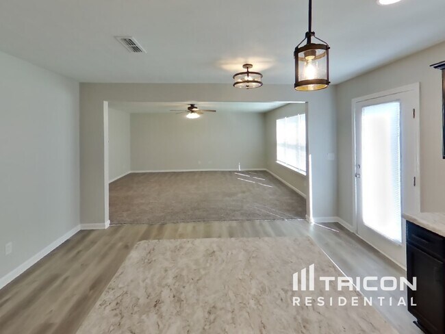 Foto del edificio - 718 Jefferson Park Dr