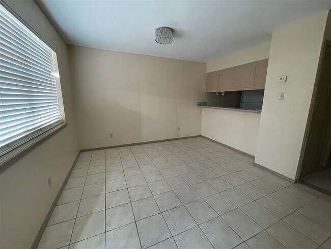 Foto del edificio - 8915 McPherson Rd