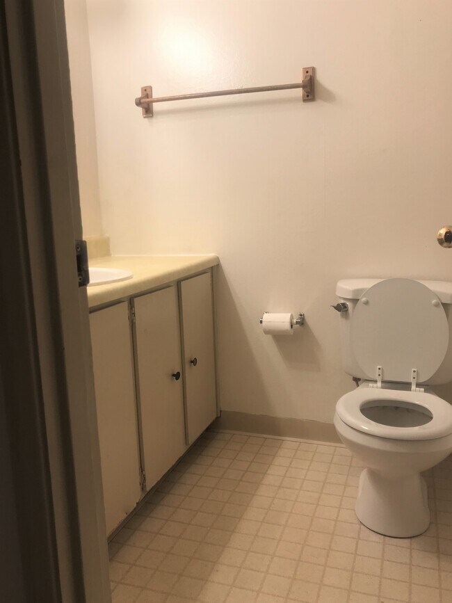 Bathroom - 2707 Valmont Rd