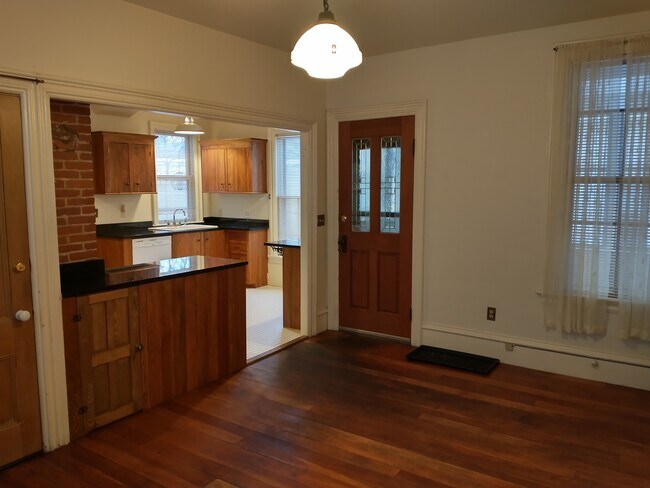 Foto del edificio - 42 Elmwood Ave