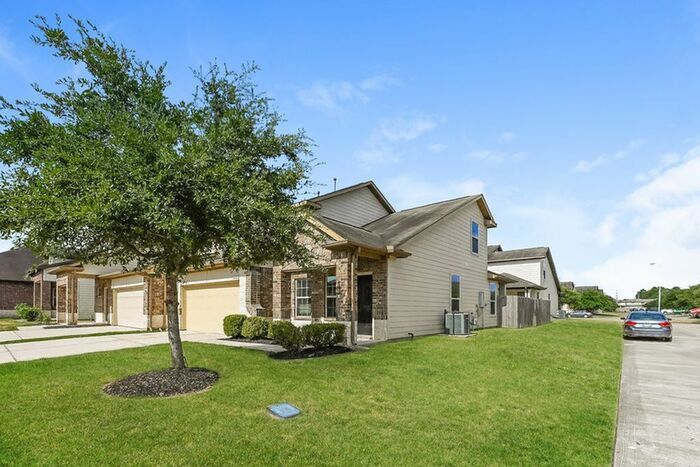 Building Photo - 9723 Floria Ct