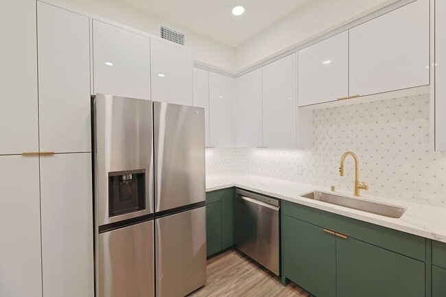 Interior Photo - 4000 Mont Clair Apartments