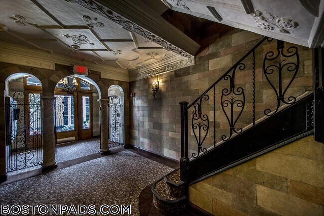 Foto del edificio - 2 Elmwood Ave
