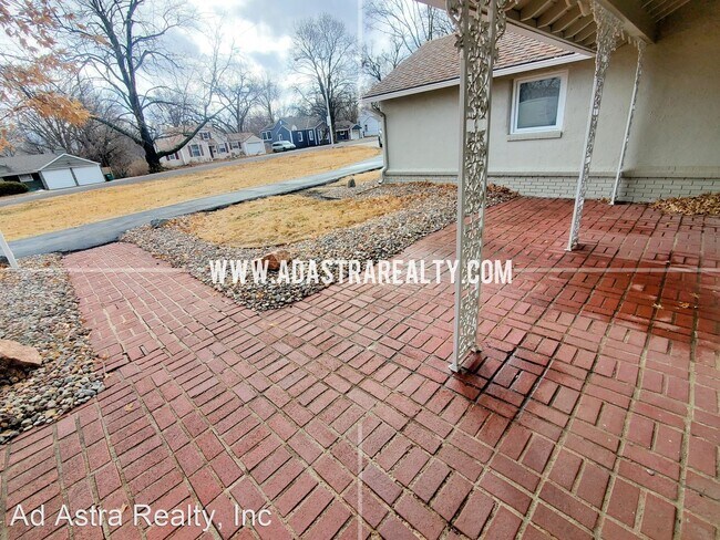 Building Photo - 3 br, 2 bath House - 6500-1 W 77th Ter