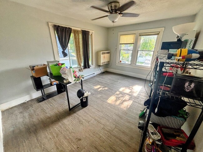Building Photo - Upper 2 Bedroom Unit of Duplex