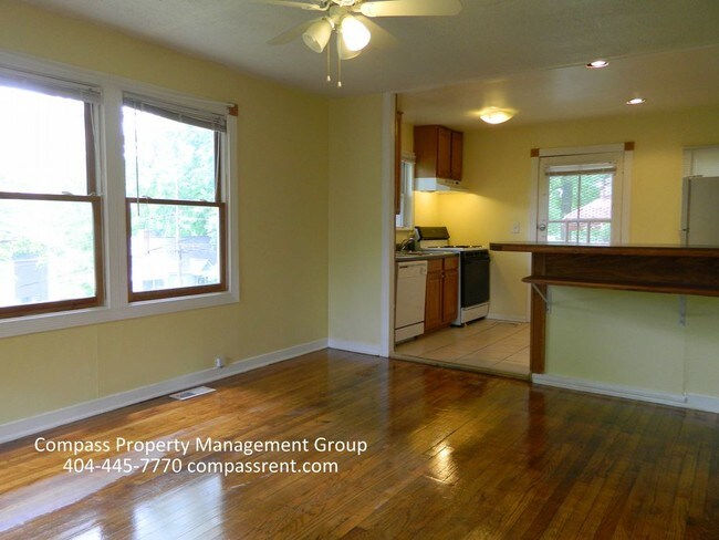 Building Photo - Great Duplex Great Location