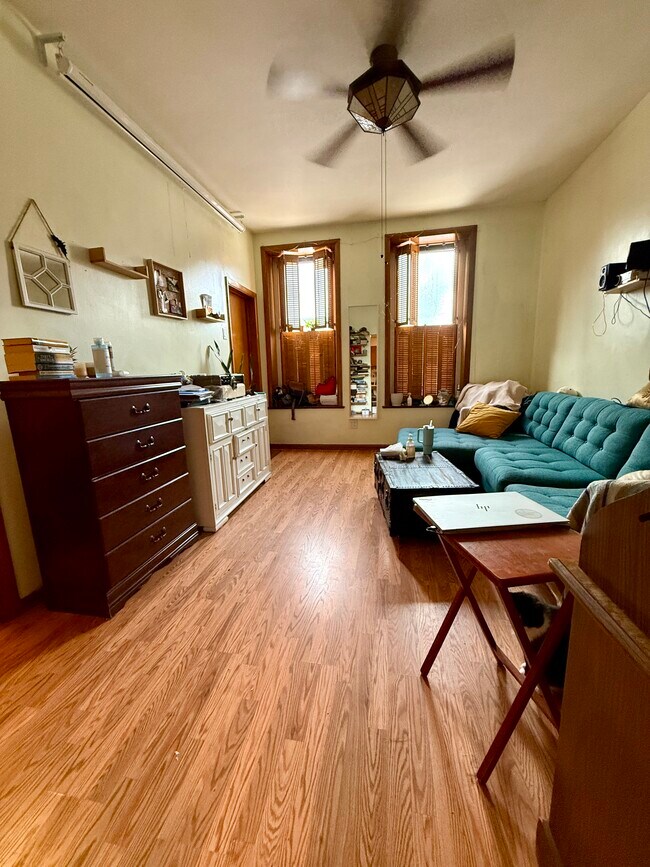 Foto del edificio - 2931 W Belmont Ave