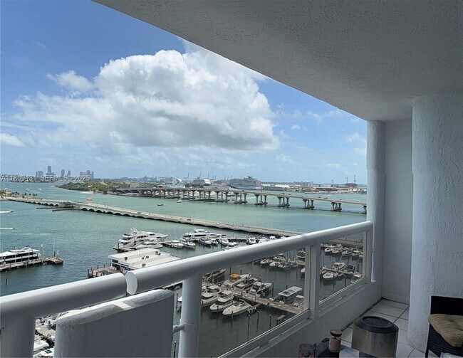 Foto del edificio - 1717 N Bayshore Dr