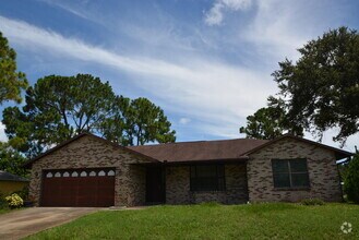 Building Photo - 131 Hammock Rd SE