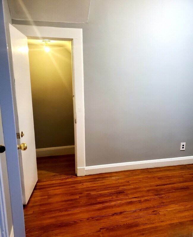 Building Photo - 2429 Linden Ave