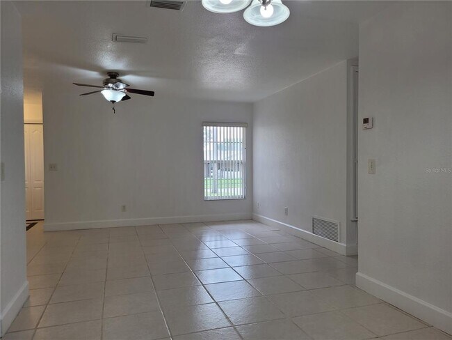 Foto del edificio - 10 Winding Ridge Rd