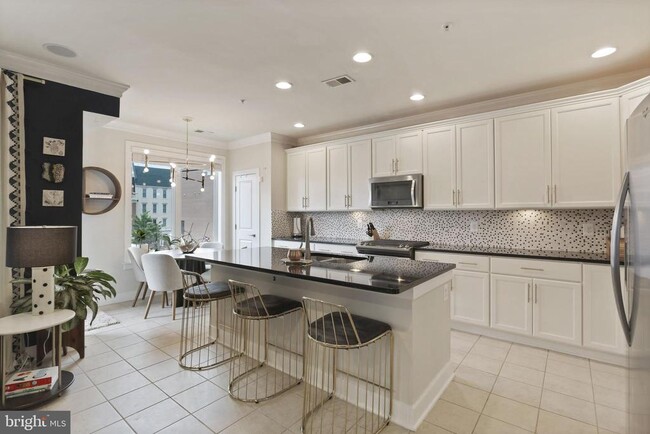 Foto del edificio - 2117 Richmond Hwy