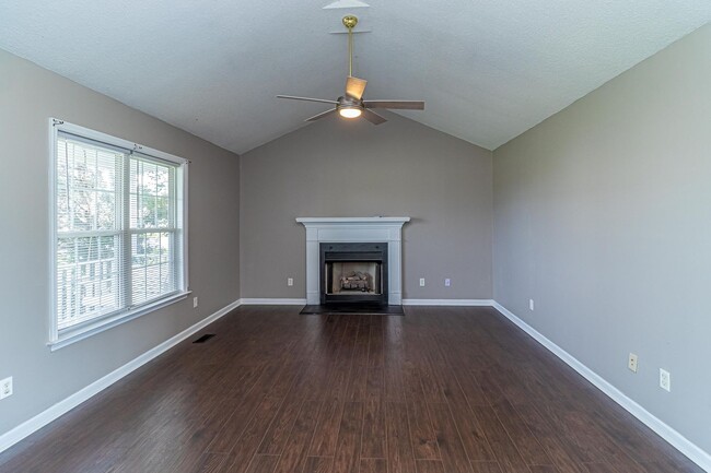 Building Photo - 3 Bed/2 Bath Home - 15 minutes from SJAFB!