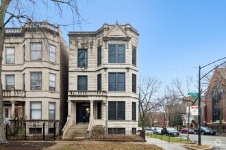 Building Photo - 935 N Hoyne Ave