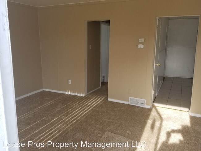 Building Photo - 12731 Sarsfield Ave