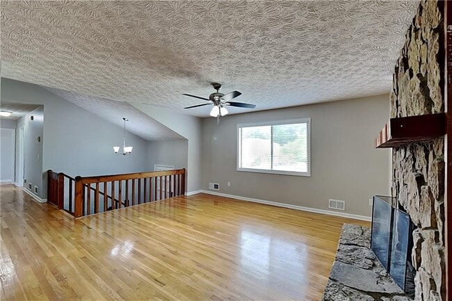 Building Photo - 151 Castleair Dr NE