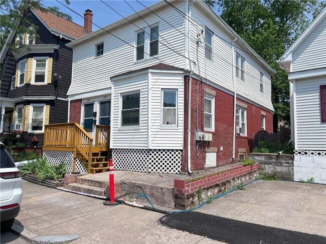Building Photo - 247 Bay View Ave