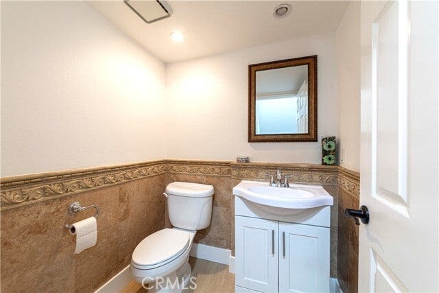 Building Photo - 401 W 220th St