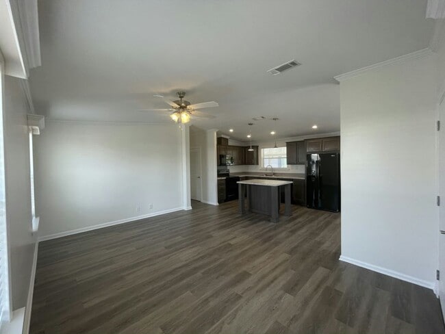 Building Photo - 912 Freeport W
