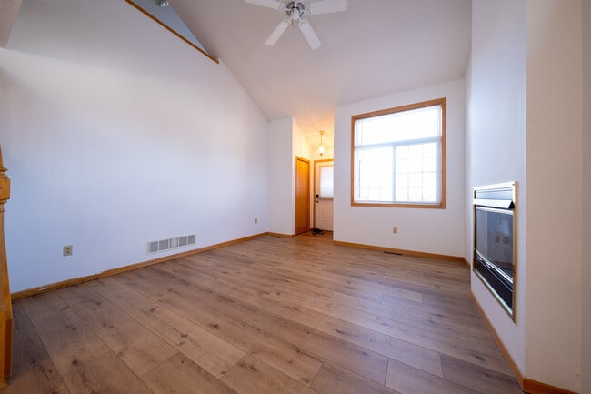 Building Photo - 1896 Sapphire Pt