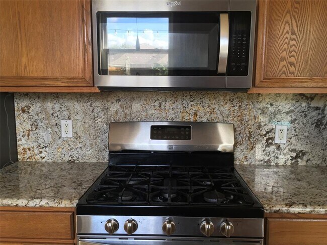 Building Photo - 6426 Savannah Pines Dr