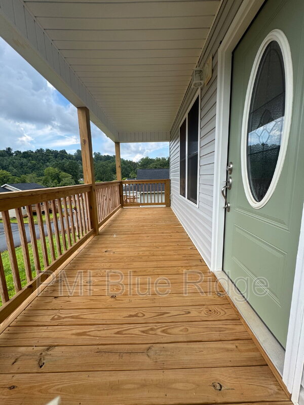 Foto del edificio - 189 Quinn Hill Ln