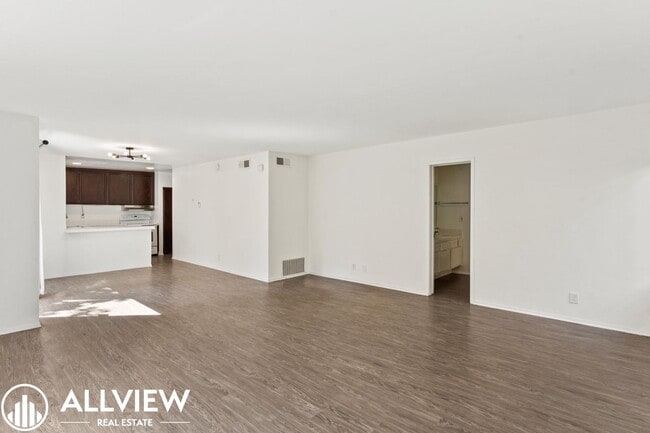 Building Photo - 255 Avenida Montalvo