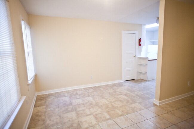 Foto del edificio - Adorable Studio Apartment on N. Columbia - Walk to UNC and downtown!