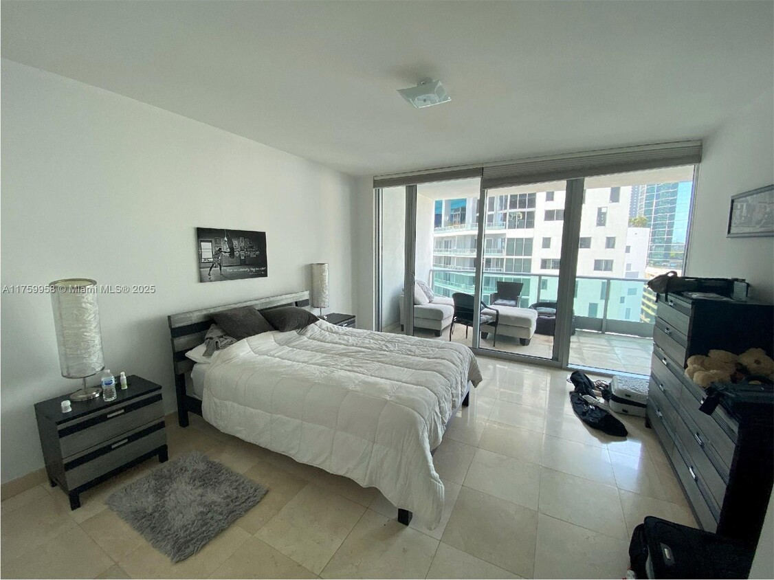 Foto principal - 1331 Brickell Bay Dr