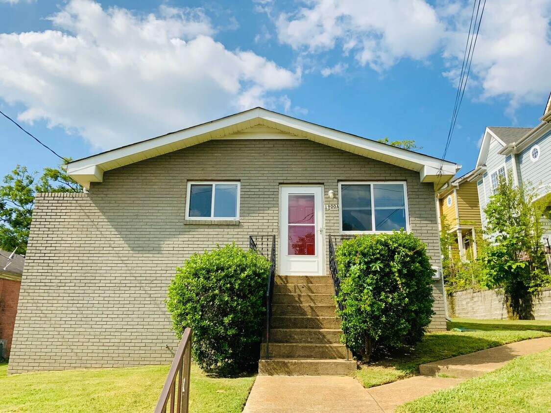 1900 Hermosa St Unit A, Nashville, TN 37208 Room for Rent in