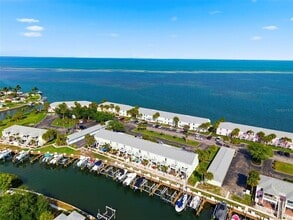 Building Photo - 4751 Coquina Key Dr SE