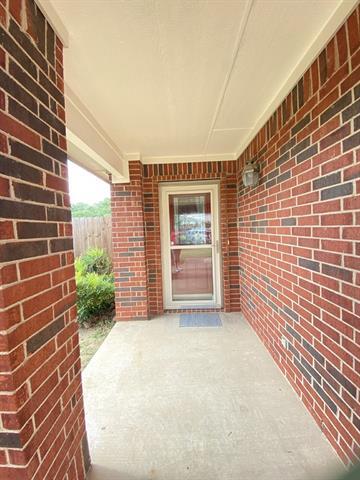 Building Photo - 8016 Meadow View Tr