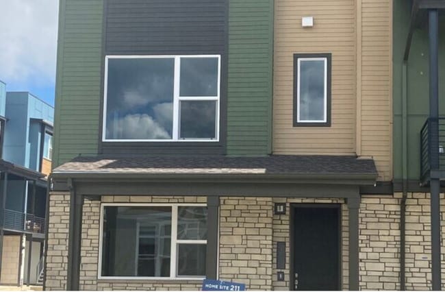 Building Photo - 751 Promenade Dr