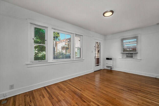 Foto del edificio - Santa Monica Living at its BEST!!!