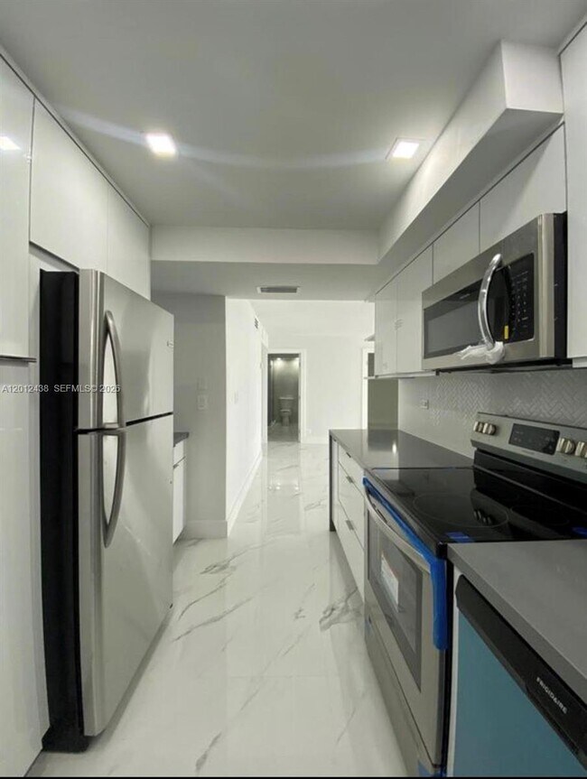 Foto del edificio - 6039 Collins Ave