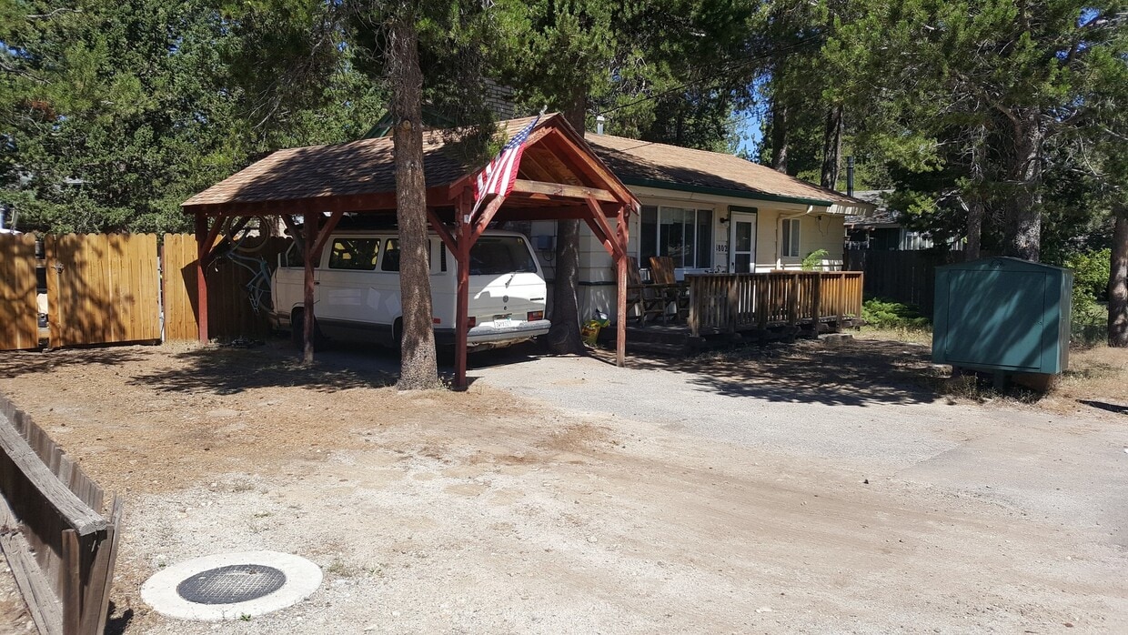 Primary Photo - Cozy and clean home in the county near the...