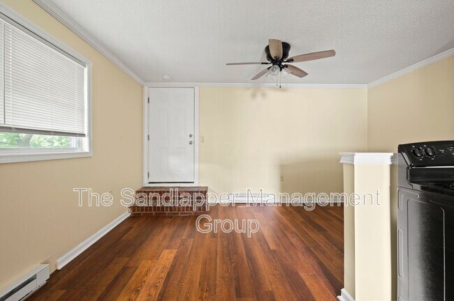 Foto del edificio - 4133-8 St John's Avenue