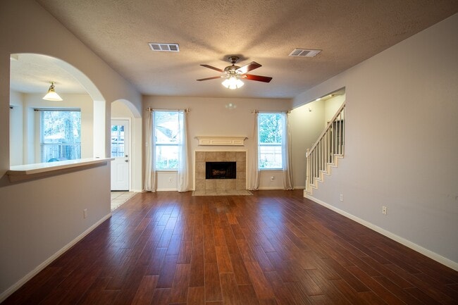 Building Photo - 2111 Grovewood Park