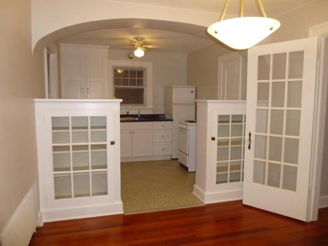 Kitchen - 34 W Areba Ave