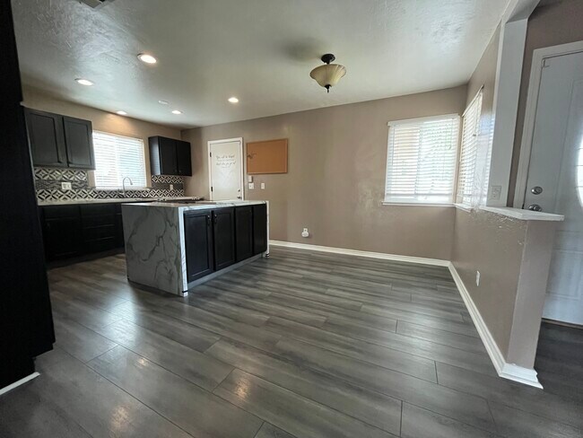 Building Photo - 1731 Beverly Ave