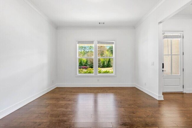 Building Photo - 3388 Kelowna Ct