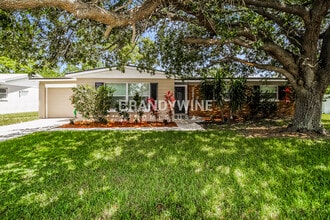 Building Photo - 3221 Thistle Hill Dr