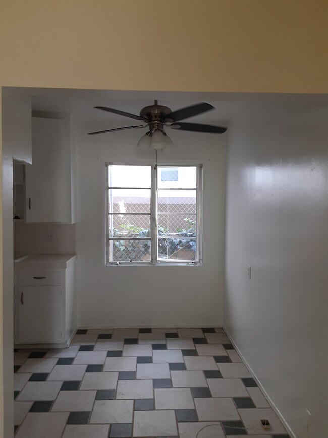 Building Photo - 2458 Mohawk St