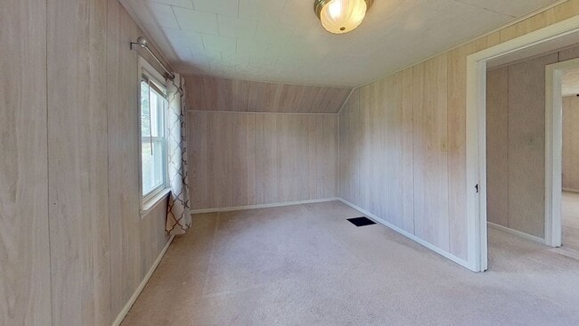 Building Photo - 129 Loucks St