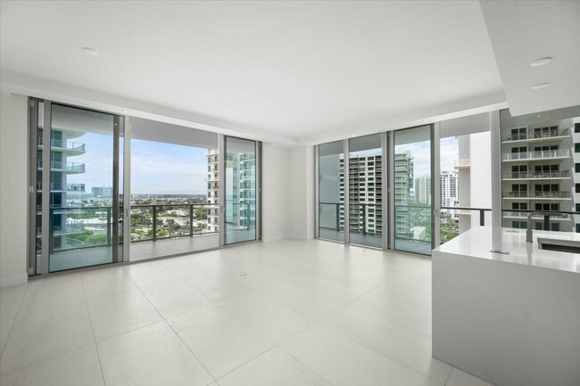 Building Photo - 3100 N Ocean Dr