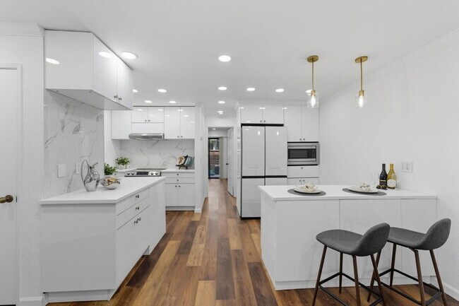 Foto del edificio - "Chic & Cozy 1-Bedroom Retreat with Pool Access in San Jose"