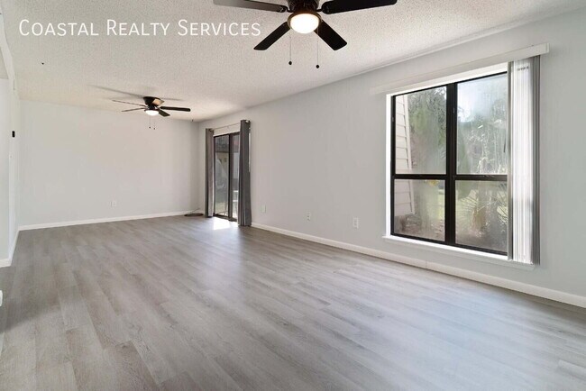 Foto del edificio - 308 Miracle Strip Pkwy SW
