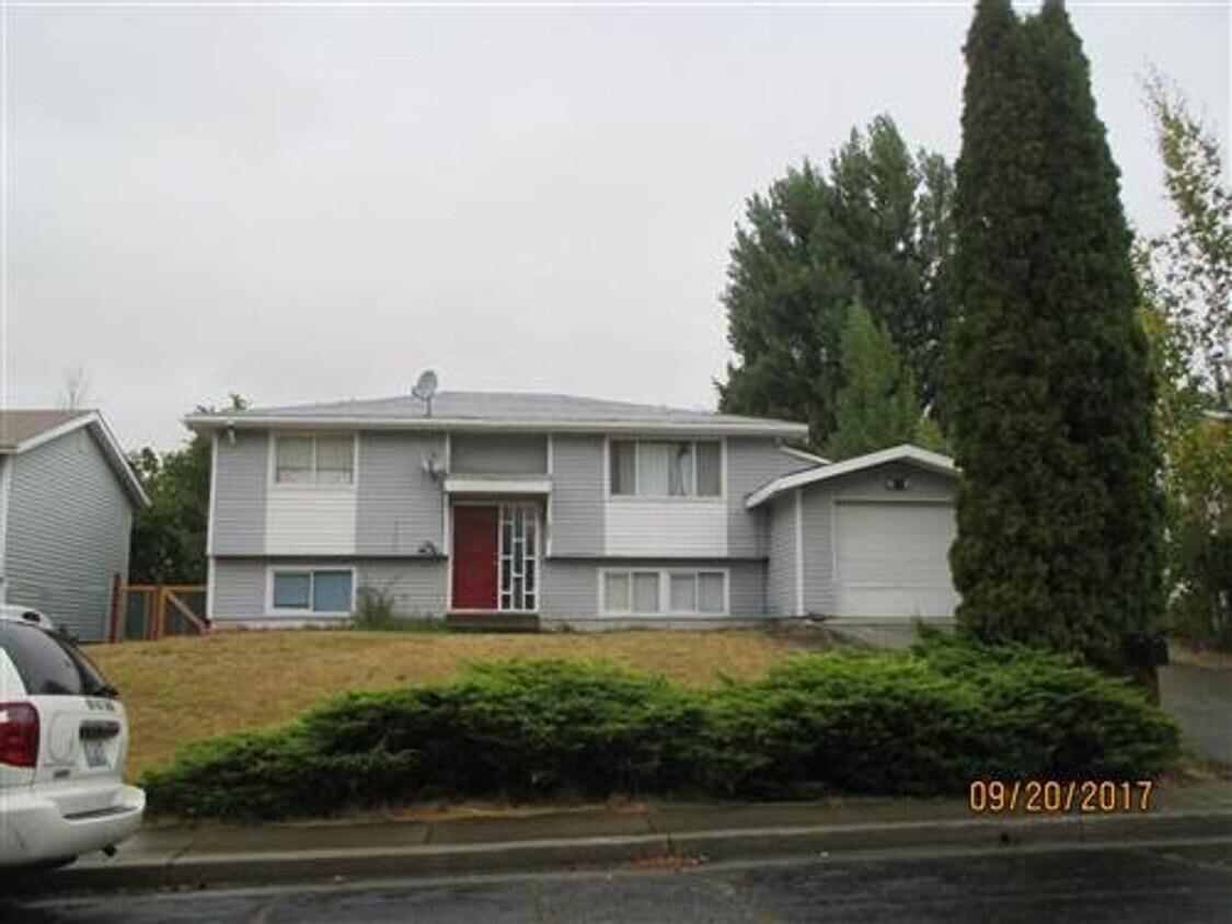 Primary Photo - 4 Bedroom, 2 bath home on Military Hill